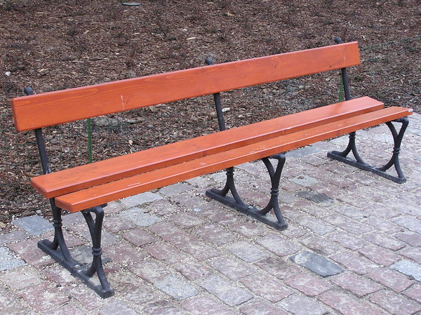 Bench: Wooden bench