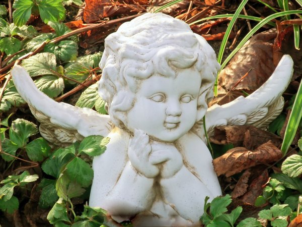 decorative angel figurine: decorative angel figurine